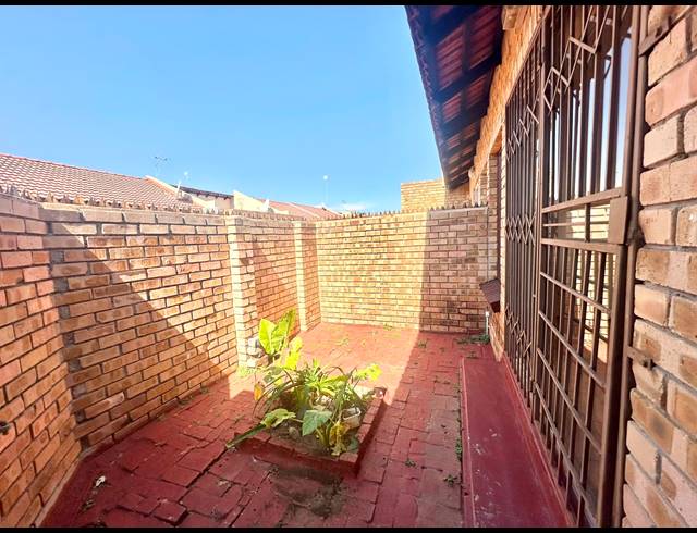 2 BEDROOM TOWNHOUSE FOR SALE IN PENINA PARK